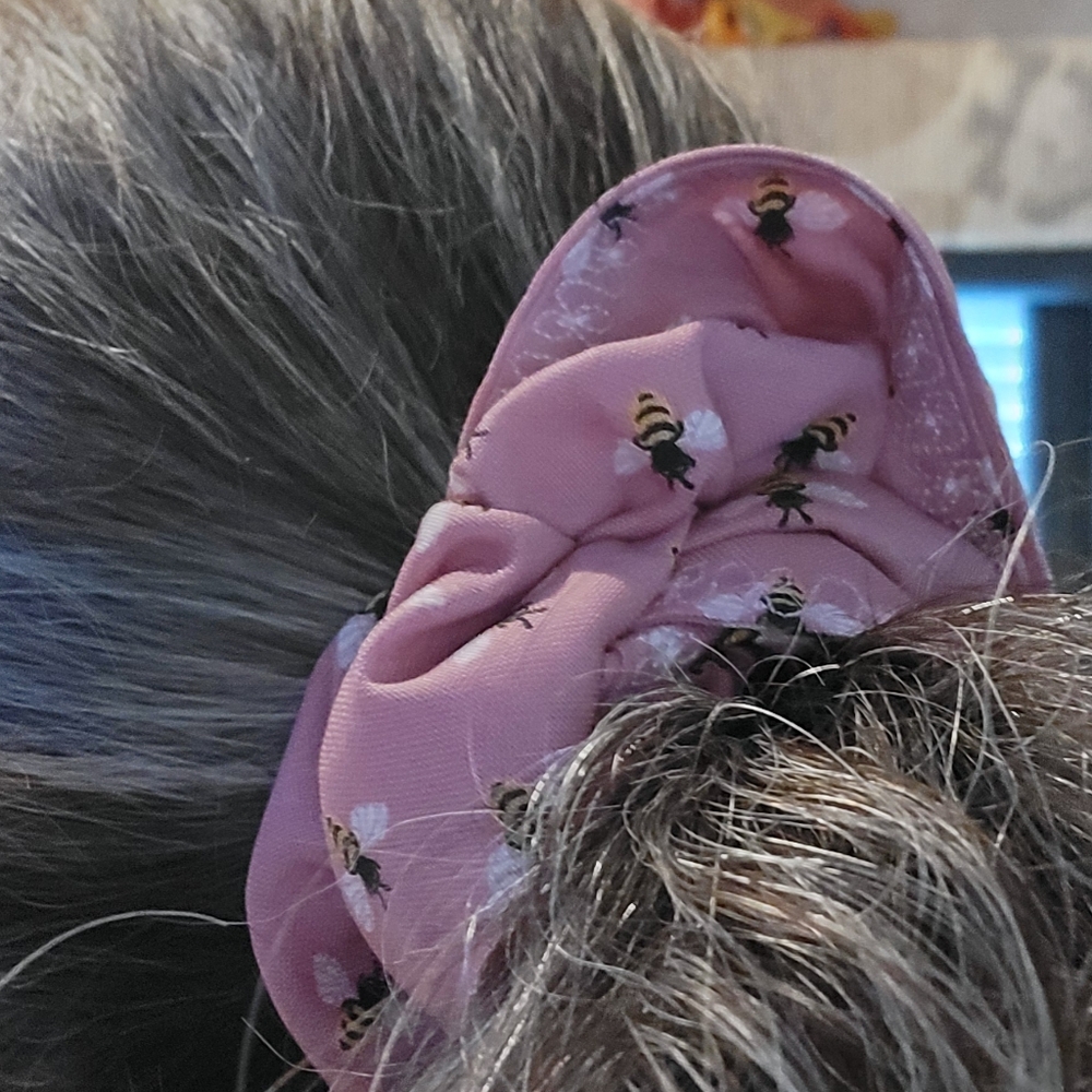 Bees 🐝 Scrunchie - Picture 4 of 4